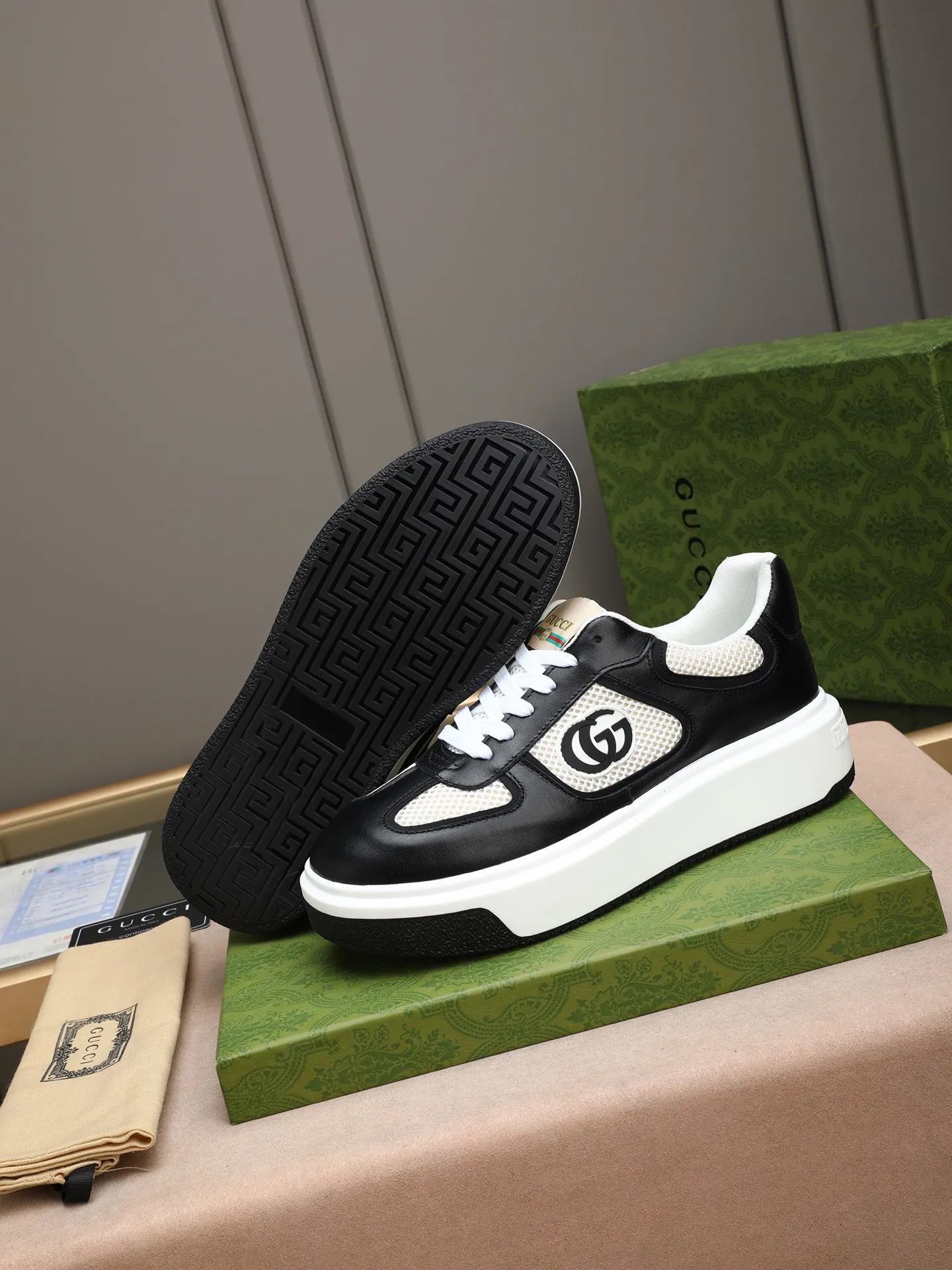 Men's shoes 💰480 New men's shoes GUCCI Fashion trend Made of first-layer calfskin ➕ washed sheep lining! The foot feels super comfortable and the workmanship is impeccable. Foam ultra-light outsole, size: 38-44 (45 customized) 3 colors to choose from!